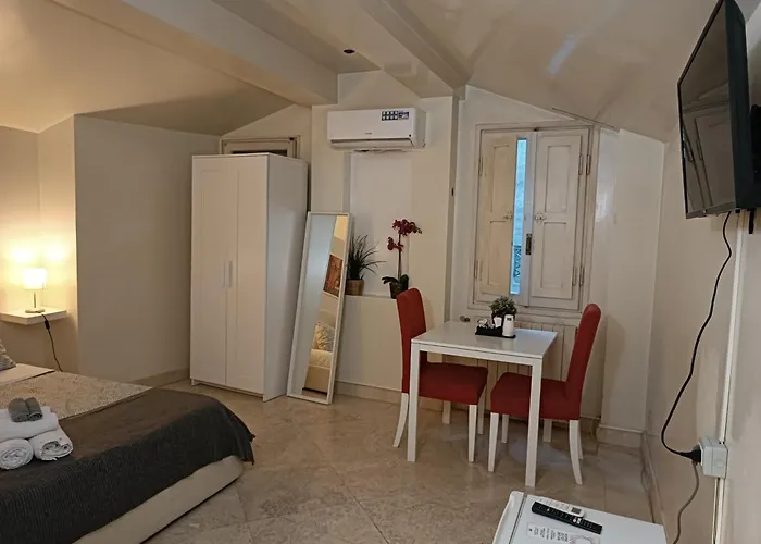 Navona Private 3*